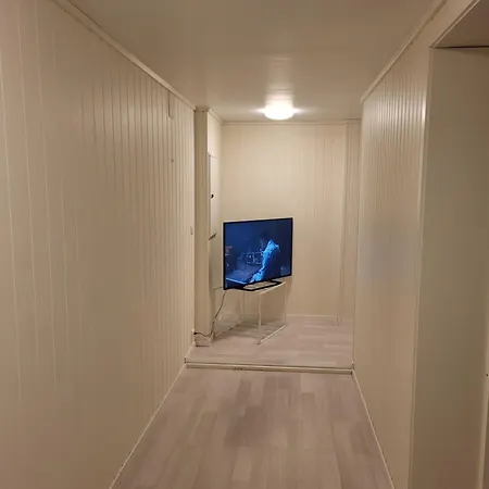 Classic 4 Bedrooms, 9 Guest Kjeller Apartmán *