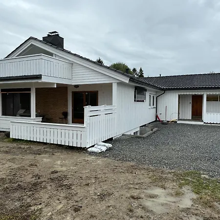 Classic 4 Bedrooms, 9 Guest Kjeller Apartmán